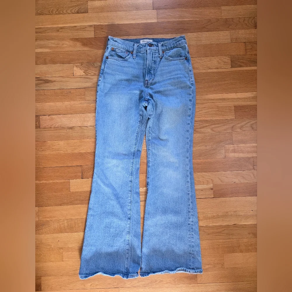 Great Condition Madewell Perfect Vintage Flare Jeans In Delavan Wash - Picture 2 of 7